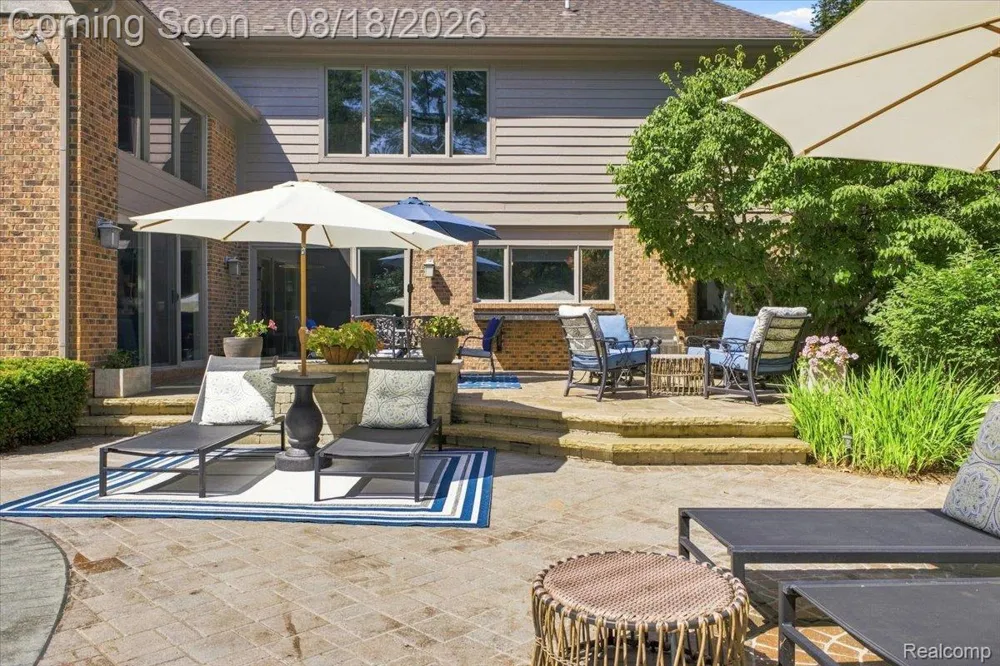 853 Lone Pine Road Bloomfield Hills City, MI 48302