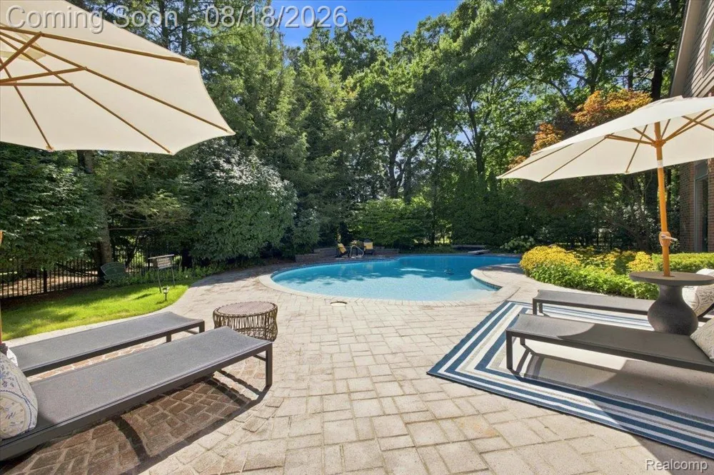853 Lone Pine Road Bloomfield Hills City, MI 48302