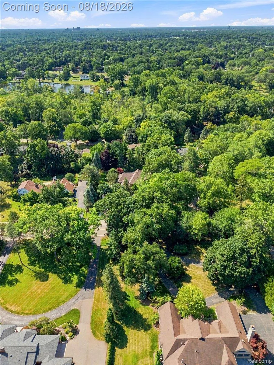 853 Lone Pine Road Bloomfield Hills City, MI 48302