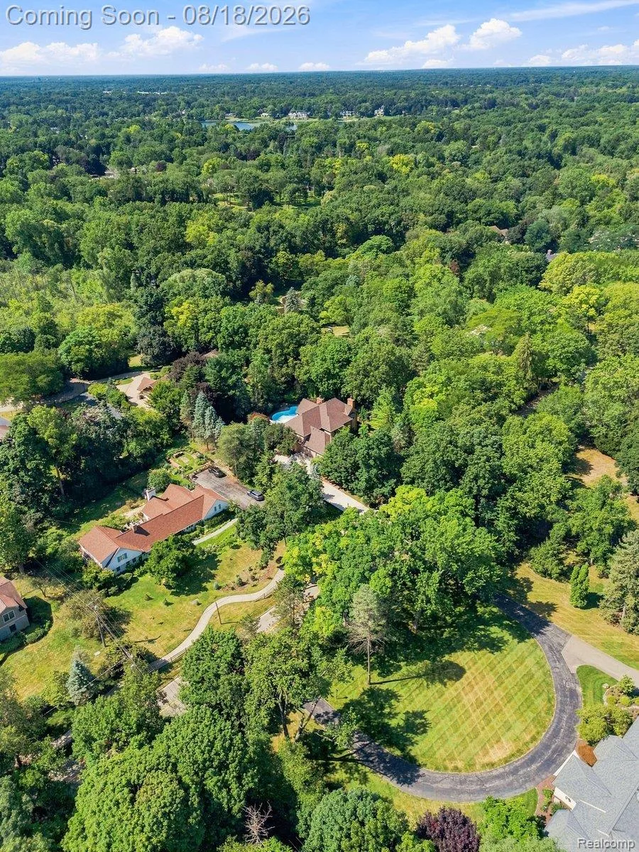 853 Lone Pine Road Bloomfield Hills City, MI 48302