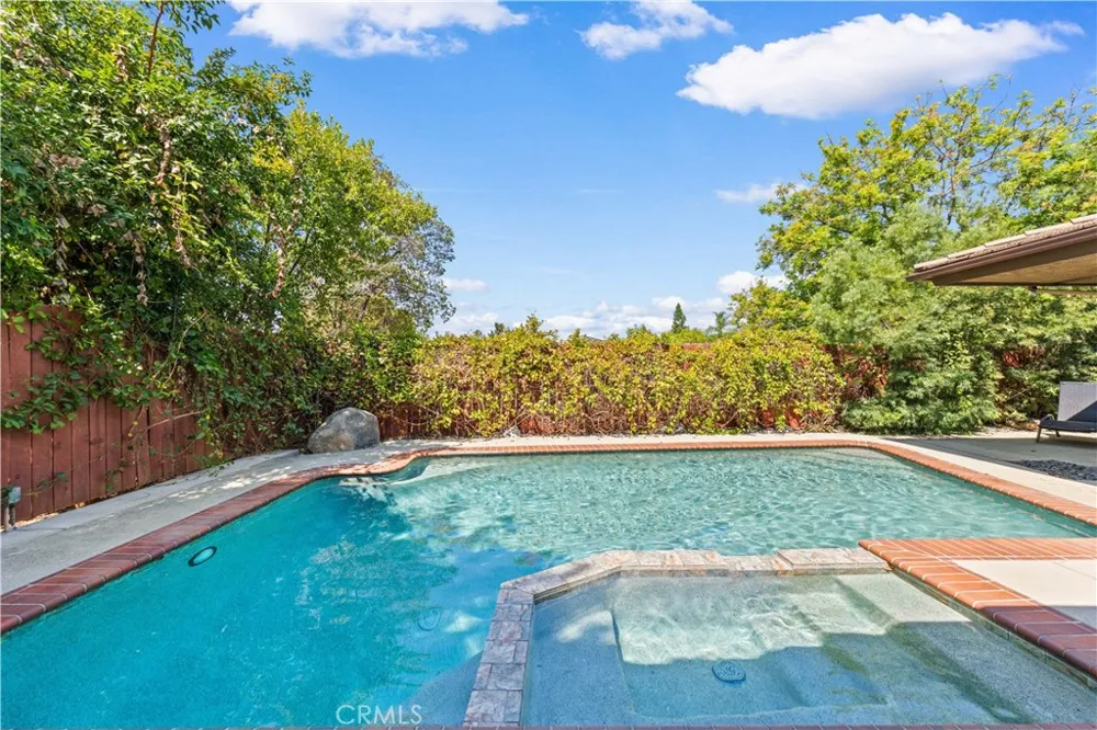 2275 La Paz Claremont, CA 91711