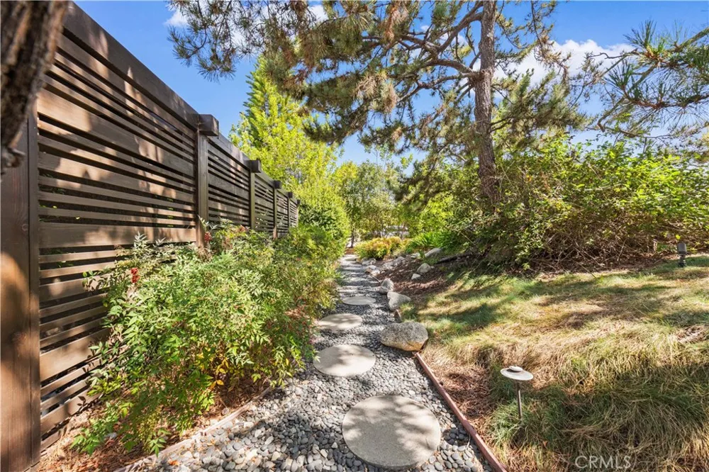 2275 La Paz Claremont, CA 91711