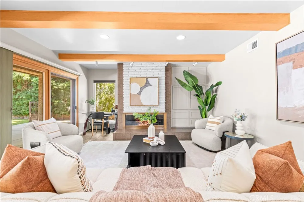 2275 La Paz Claremont, CA 91711
