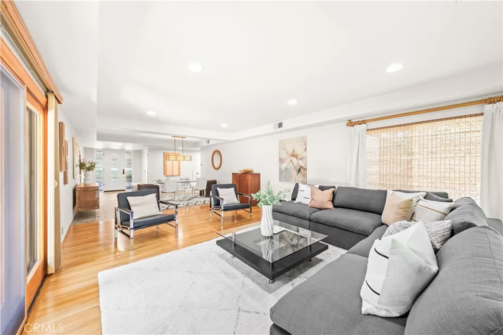 2275 La Paz Claremont, CA 91711