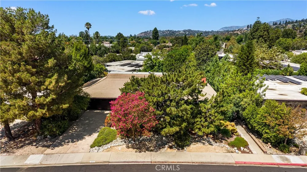 2275 La Paz Claremont, CA 91711