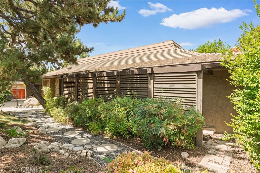 2275 La Paz Claremont, CA 91711