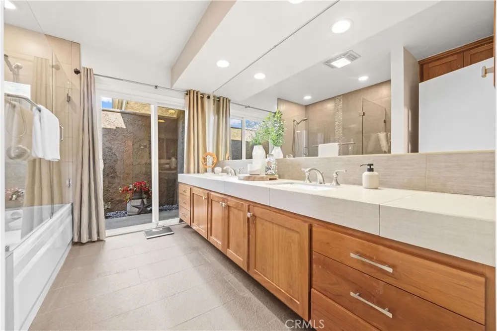 2275 La Paz Claremont, CA 91711
