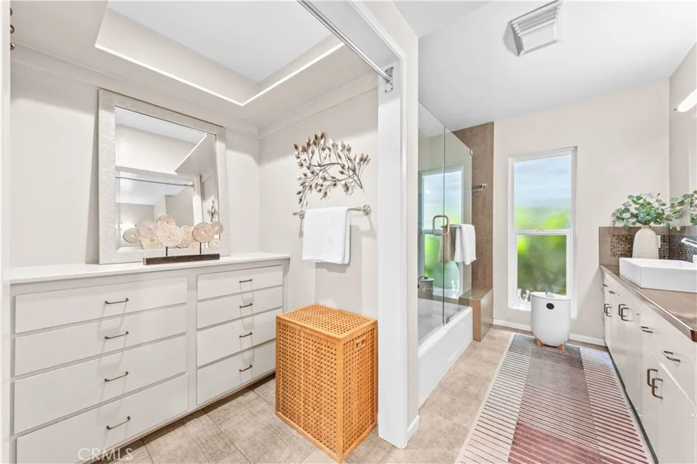 2275 La Paz Claremont, CA 91711