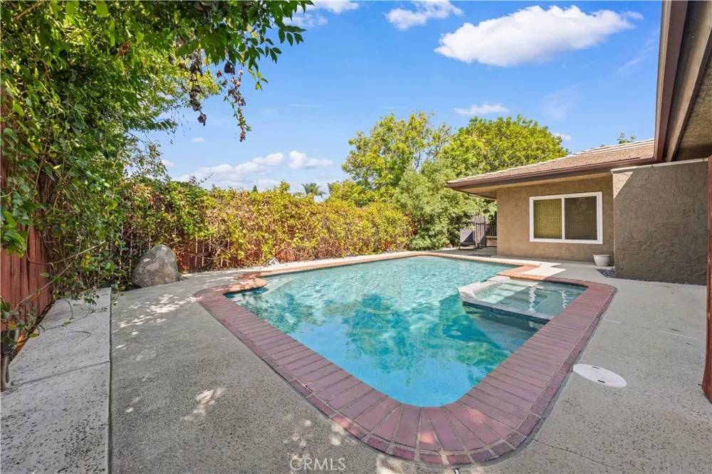 2275 La Paz Claremont, CA 91711