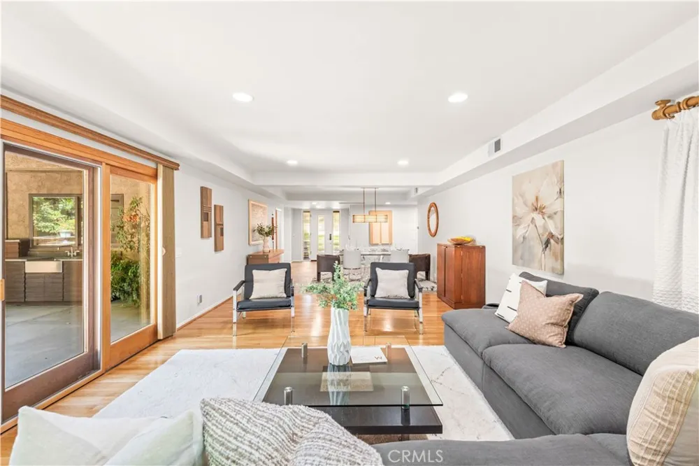 2275 La Paz Claremont, CA 91711