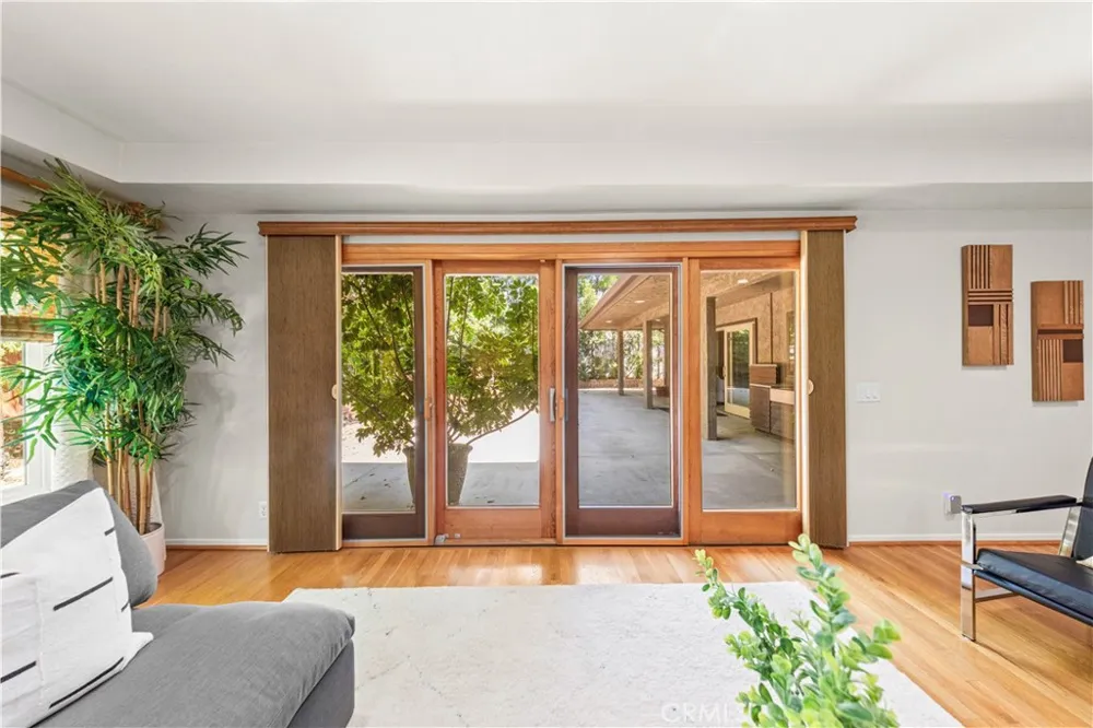 2275 La Paz Claremont, CA 91711
