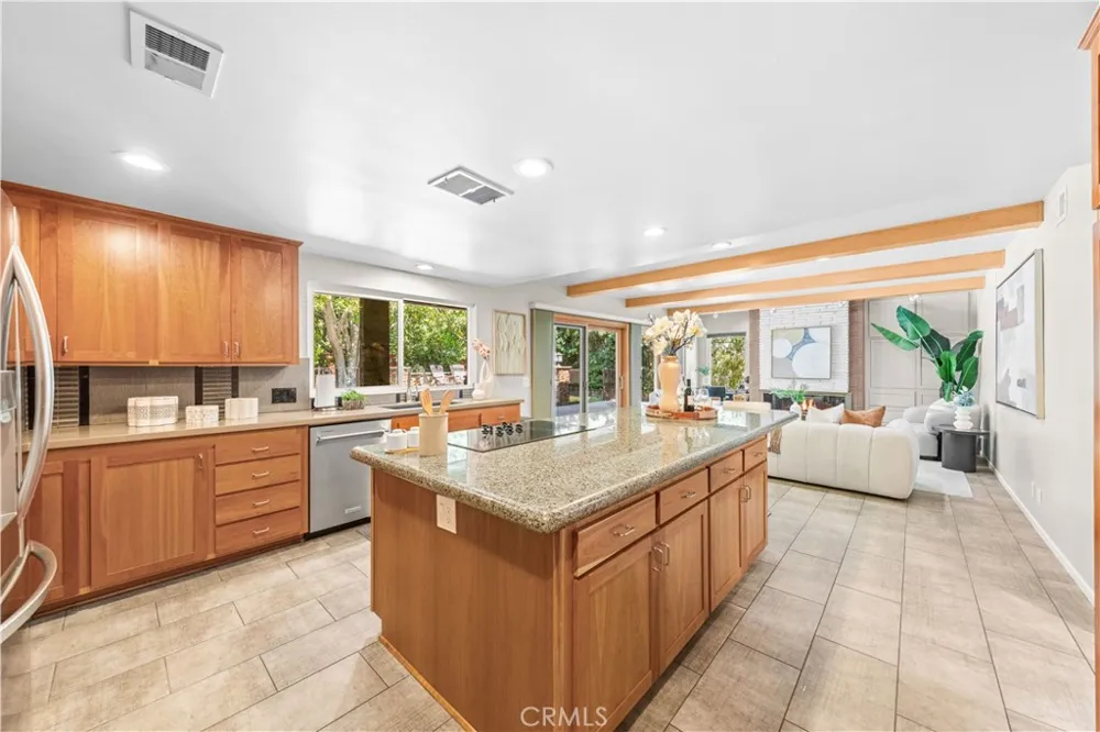 2275 La Paz Claremont, CA 91711