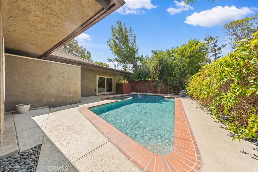 2275 La Paz Claremont, CA 91711