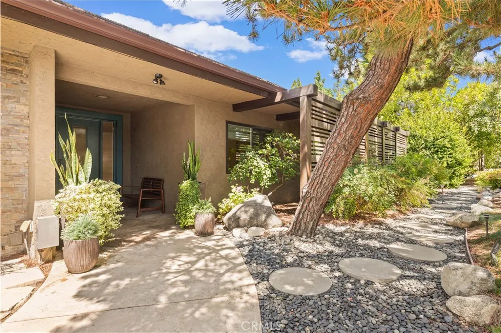 2275 La Paz Claremont, CA 91711