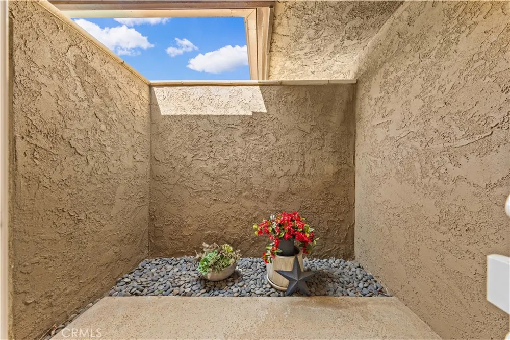 2275 La Paz Claremont, CA 91711