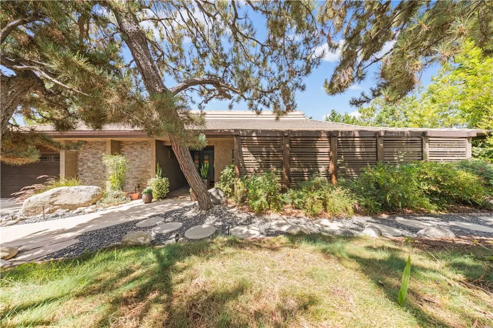 2275 La Paz Claremont, CA 91711