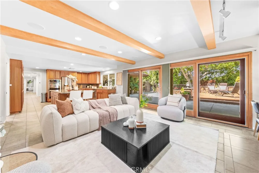 2275 La Paz Claremont, CA 91711