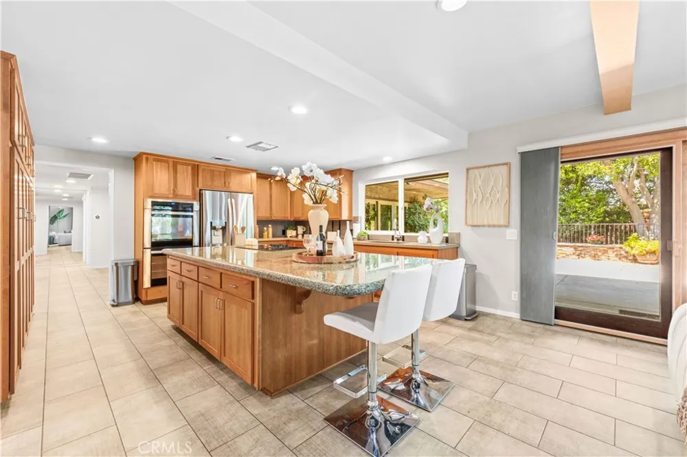 2275 La Paz Claremont, CA 91711