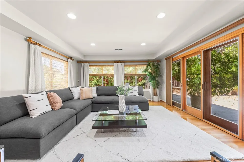 2275 La Paz Claremont, CA 91711