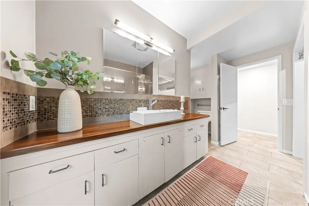 2275 La Paz Claremont, CA 91711