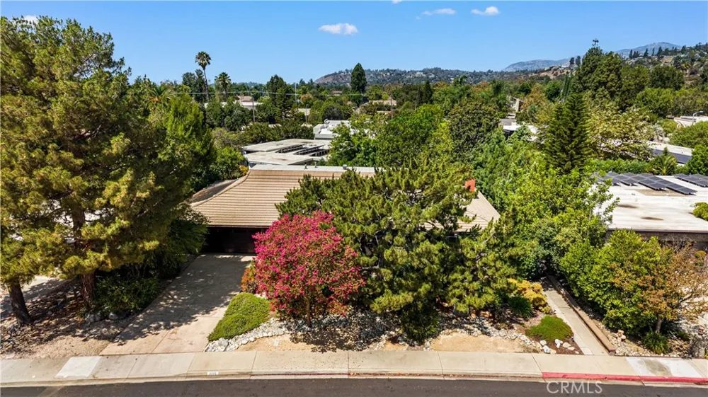 2275 La Paz Claremont, CA 91711