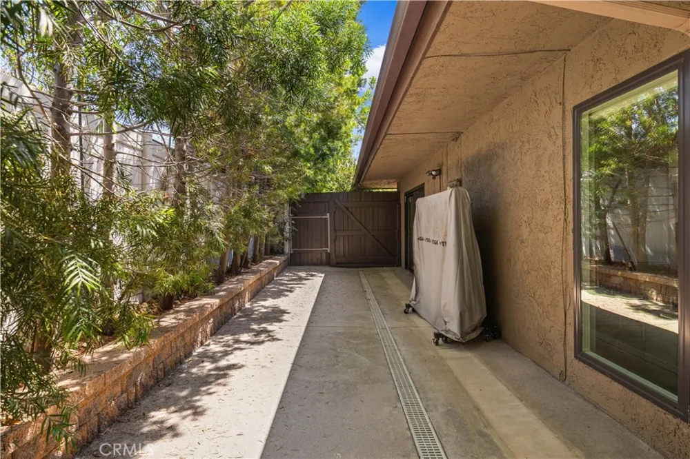 2275 La Paz Claremont, CA 91711