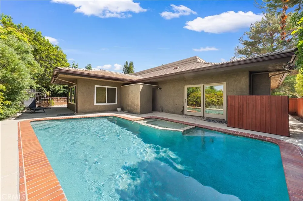 2275 La Paz Claremont, CA 91711