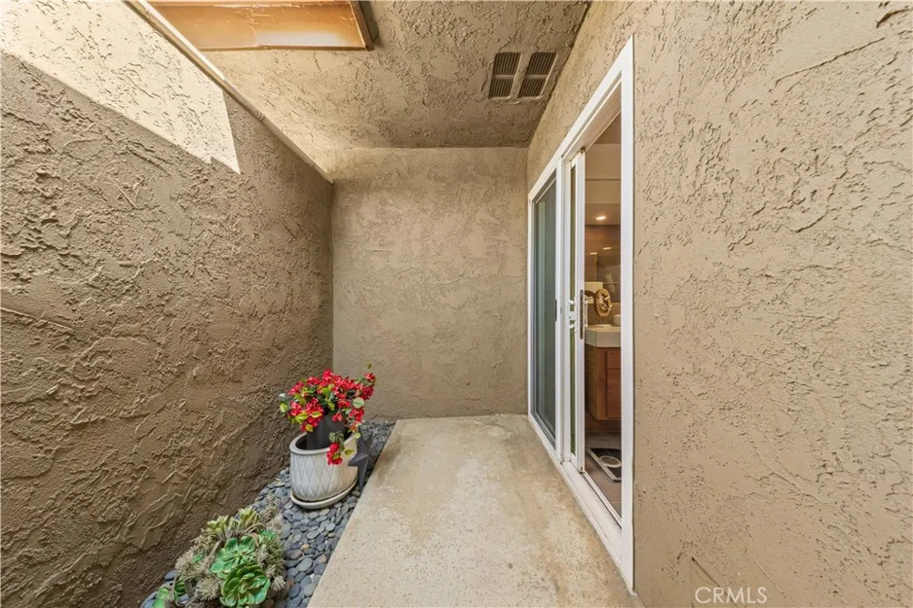 2275 La Paz Claremont, CA 91711