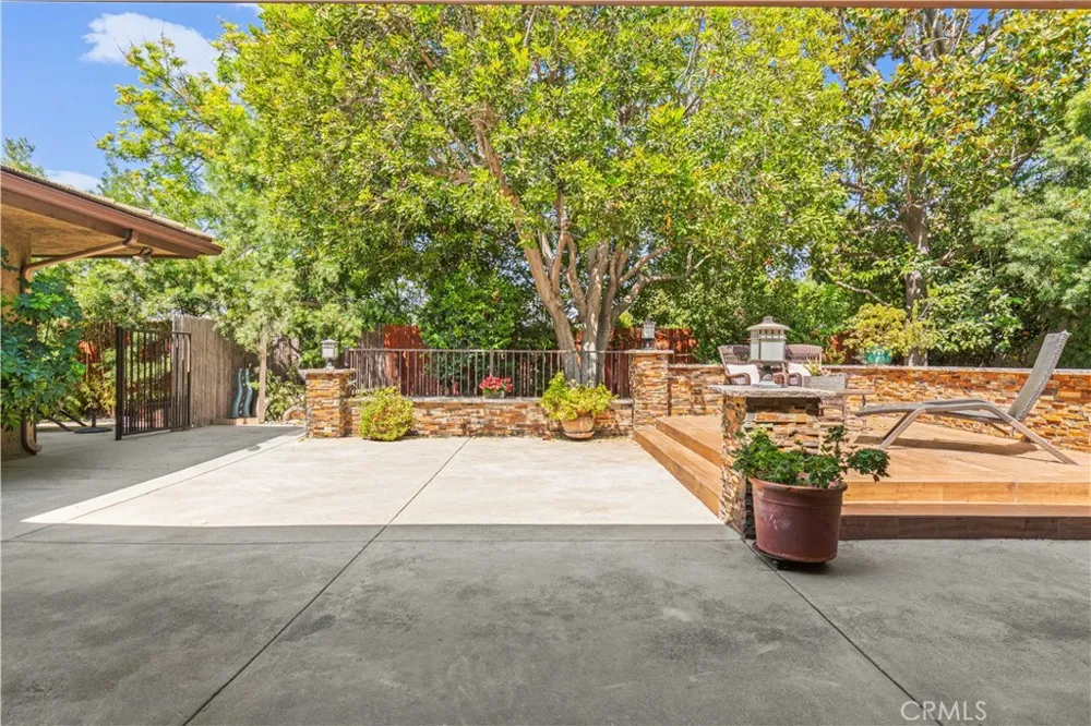 2275 La Paz Claremont, CA 91711