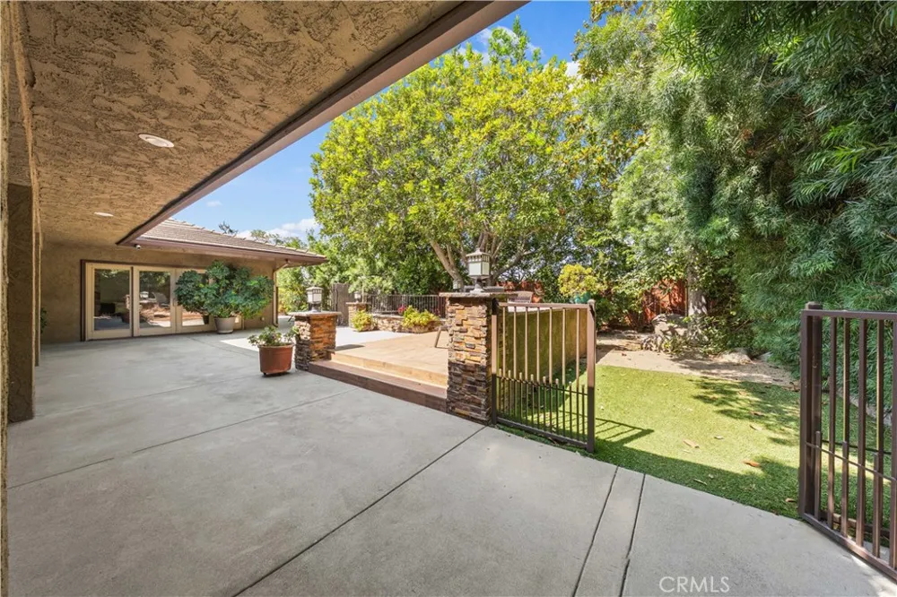 2275 La Paz Claremont, CA 91711