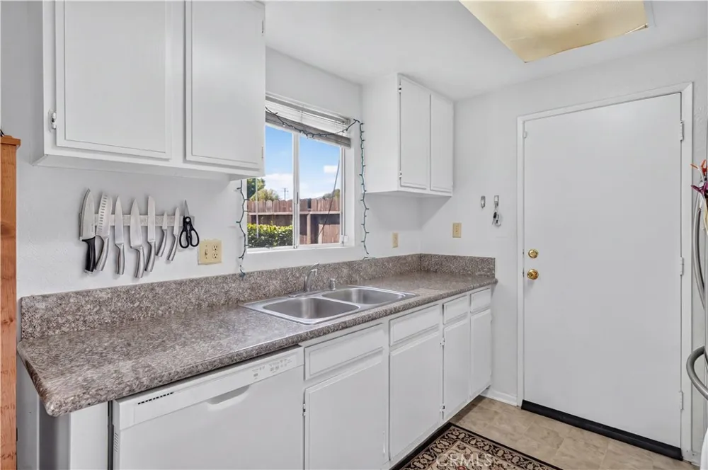 2465 D STREET La Verne, CA 91750