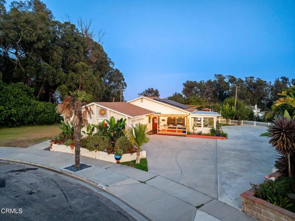 6994 Swan Street Ventura, CA 93003