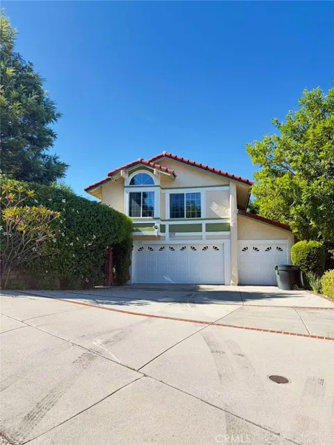 3133 E Hillside Drive