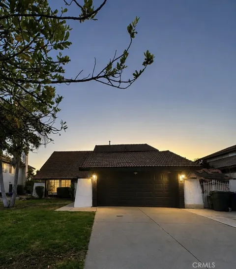 1527 Fairwood Way