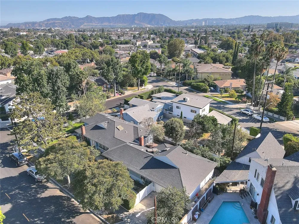 537 Jamestown Burbank, CA 91504