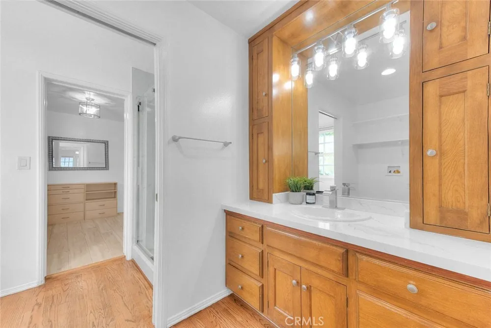 537 Jamestown Burbank, CA 91504