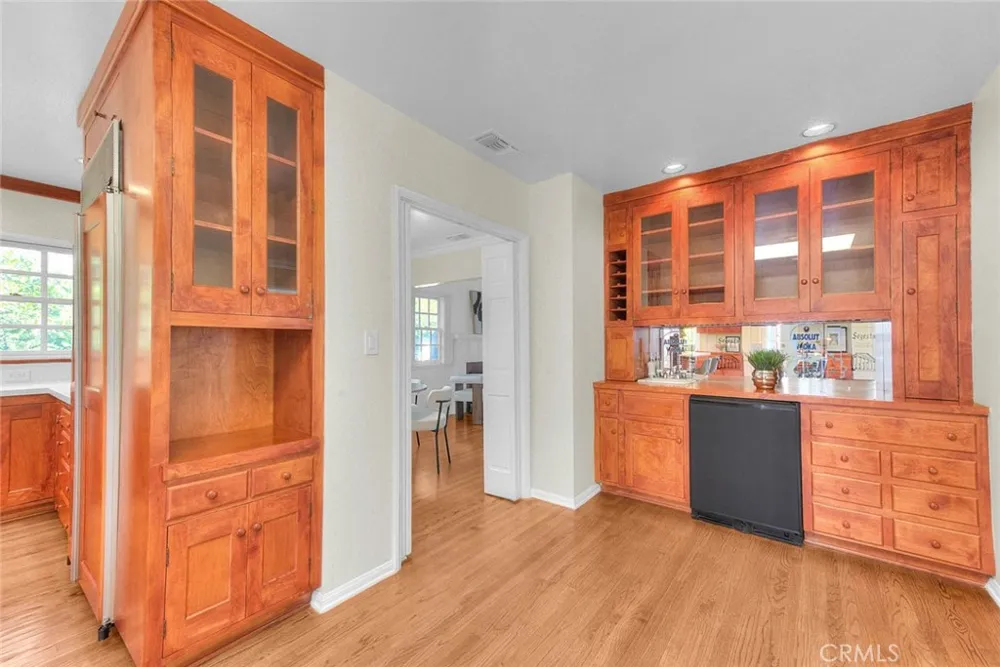537 Jamestown Burbank, CA 91504