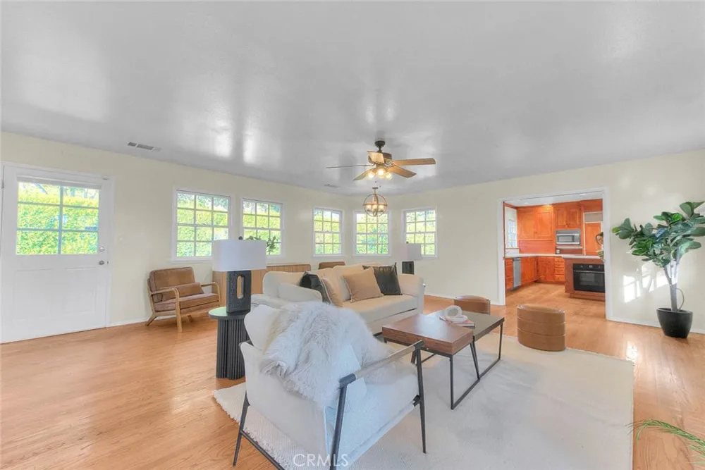537 Jamestown Burbank, CA 91504