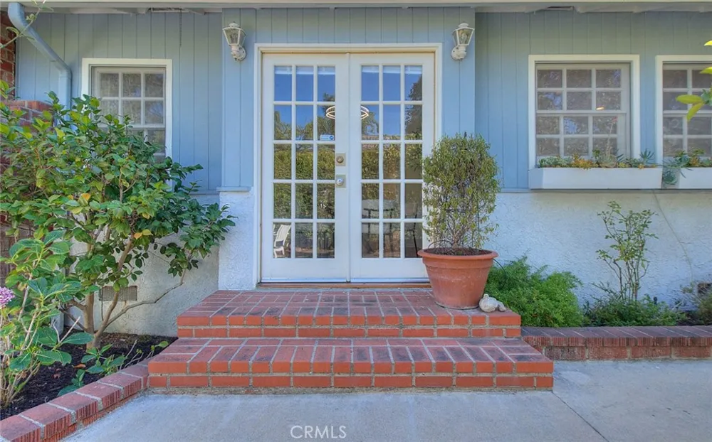 537 Jamestown Burbank, CA 91504
