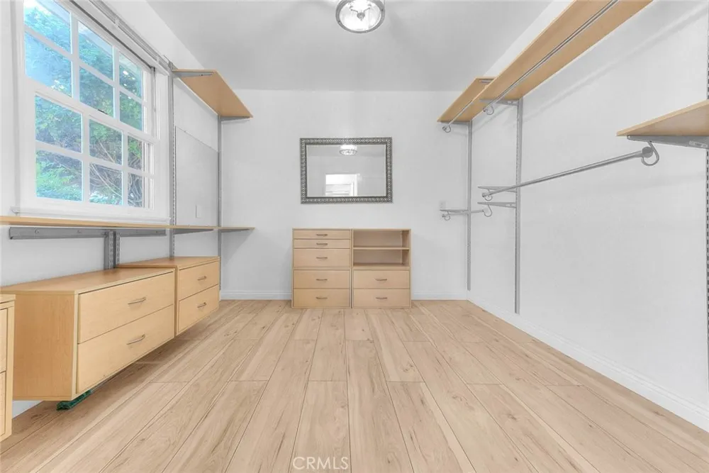 537 Jamestown Burbank, CA 91504