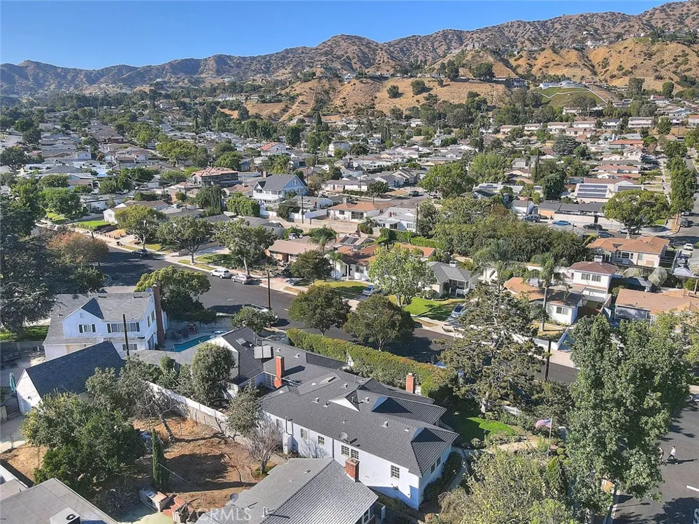 537 Jamestown Burbank, CA 91504