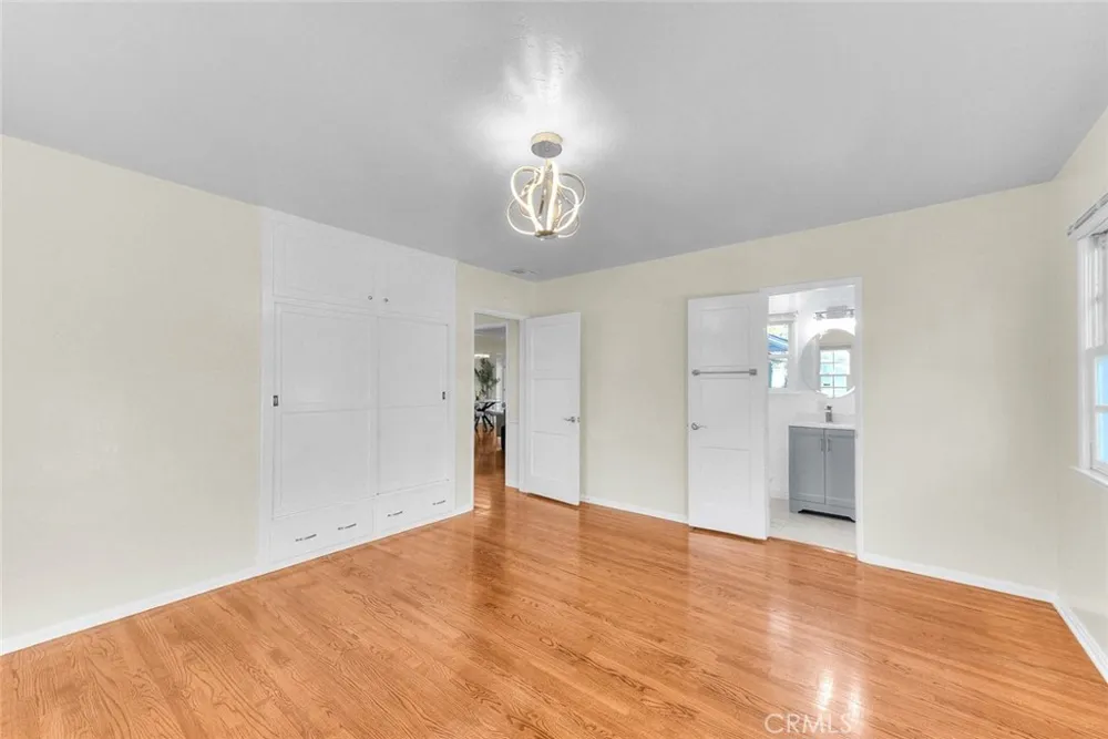 537 Jamestown Burbank, CA 91504