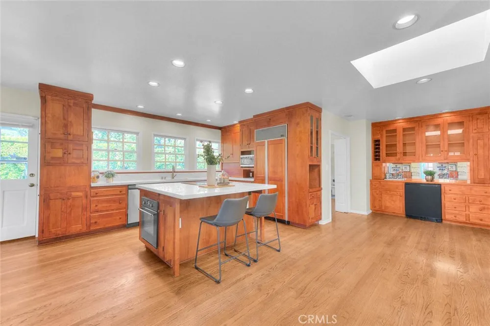 537 Jamestown Burbank, CA 91504