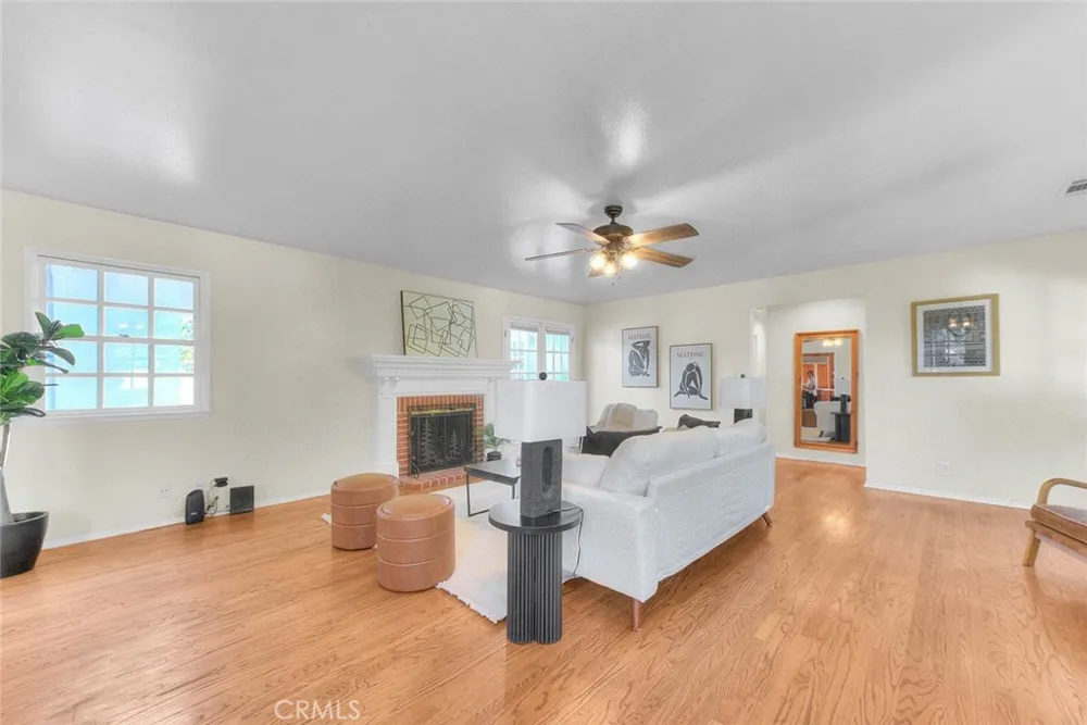 537 Jamestown Burbank, CA 91504