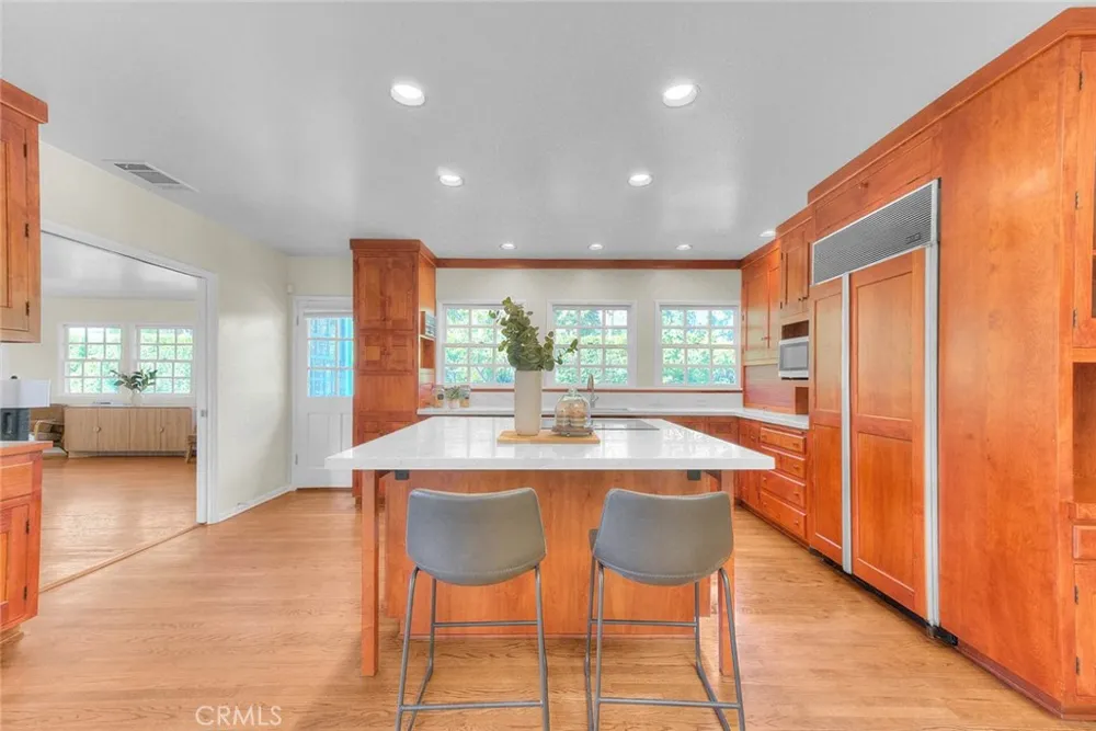 537 Jamestown Burbank, CA 91504