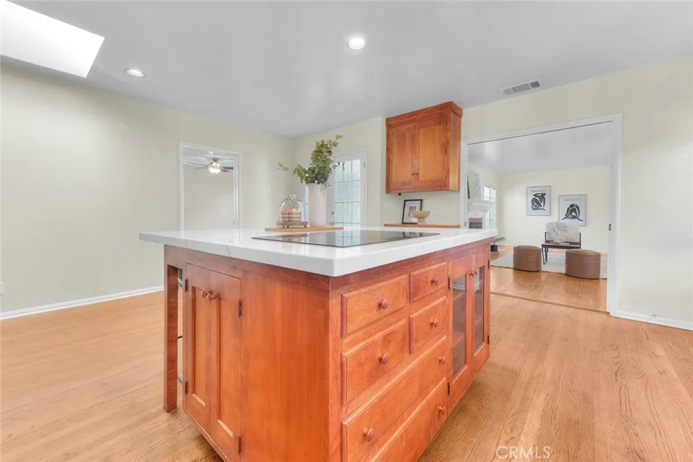 537 Jamestown Burbank, CA 91504