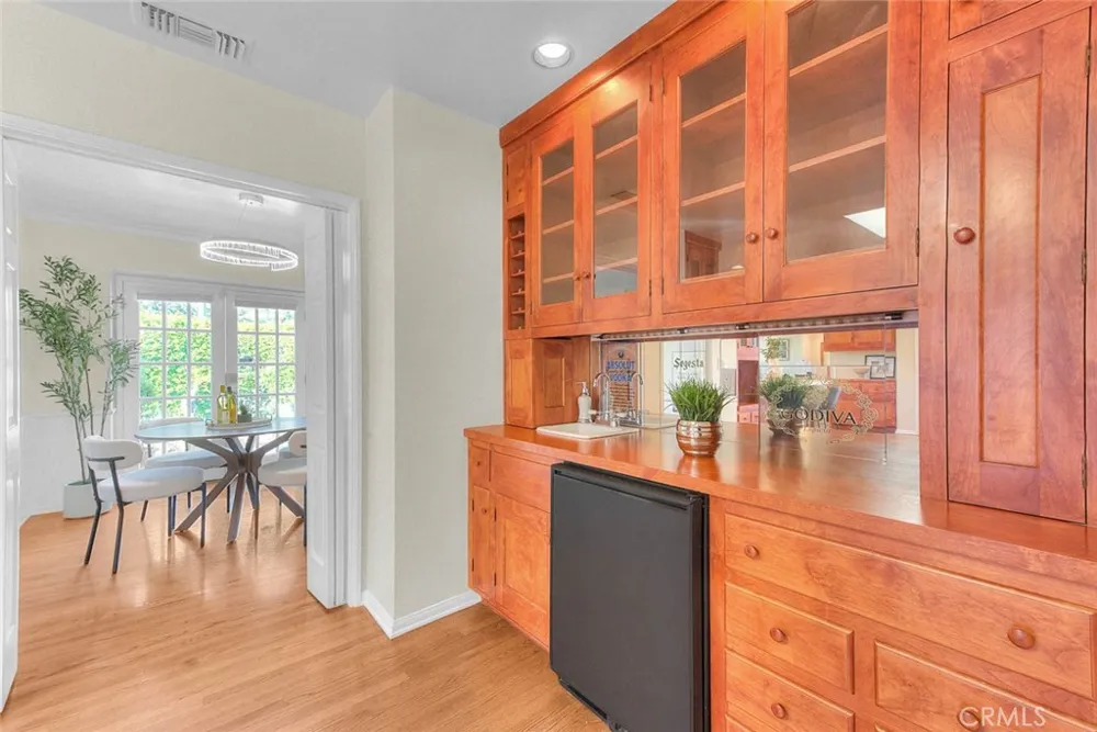 537 Jamestown Burbank, CA 91504