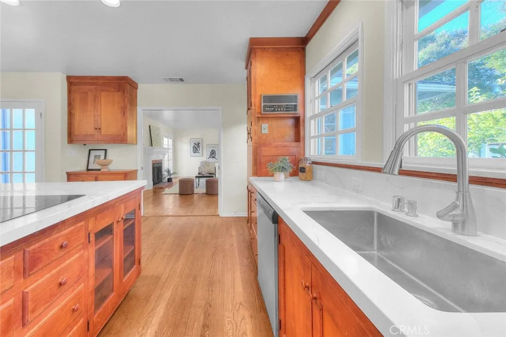 537 Jamestown Burbank, CA 91504