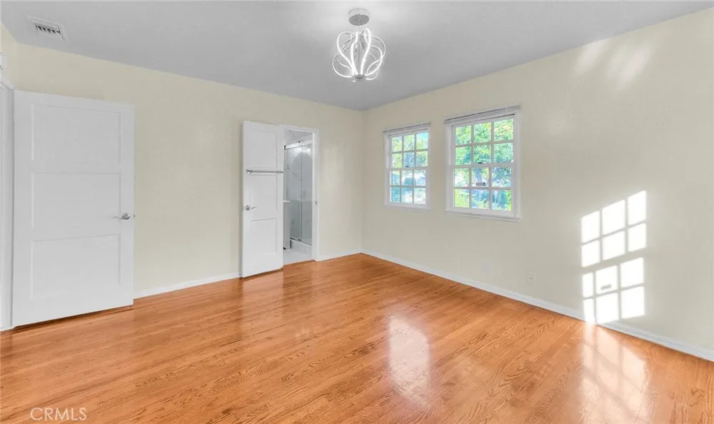 537 Jamestown Burbank, CA 91504