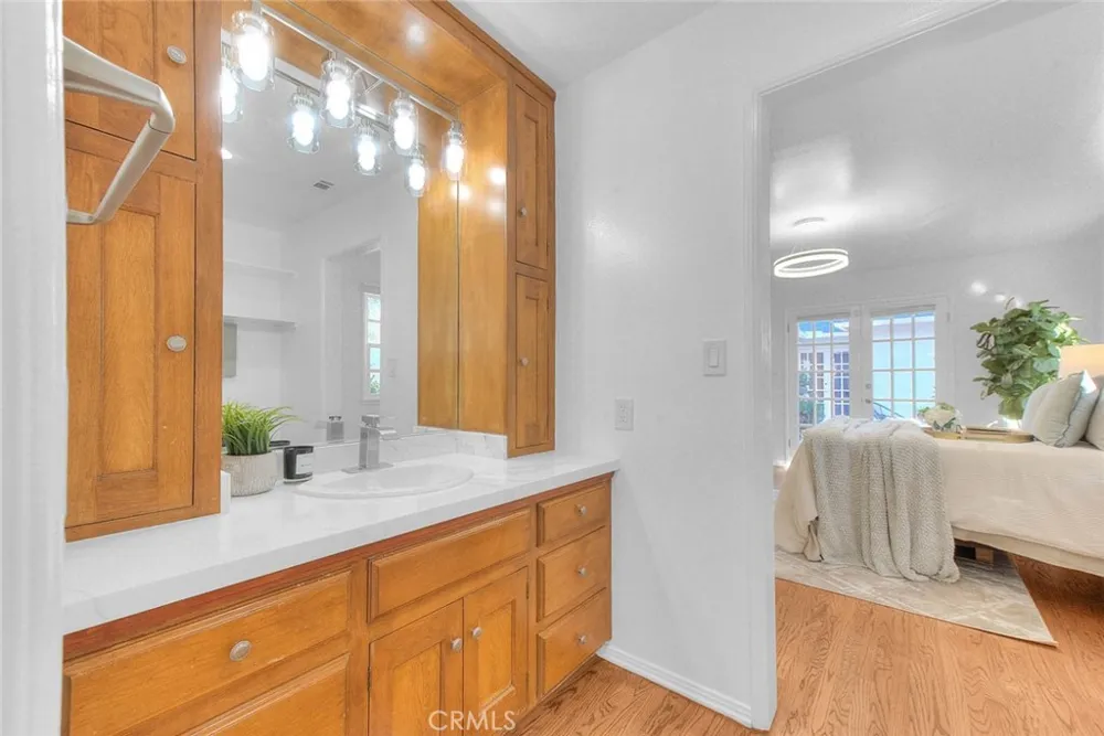 537 Jamestown Burbank, CA 91504